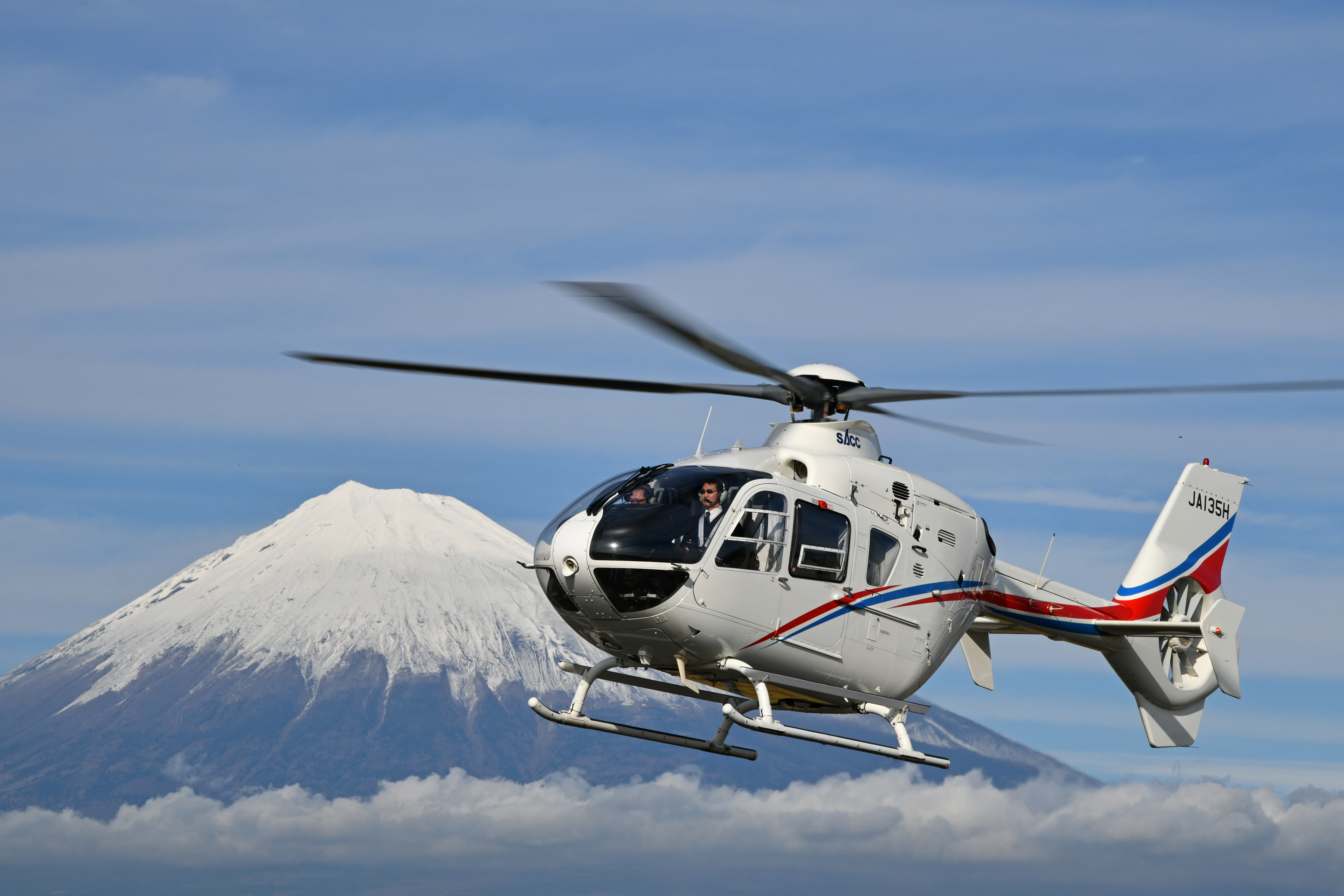 ユーロコプター式ＥＣ135Ｔ2型（JA135H）